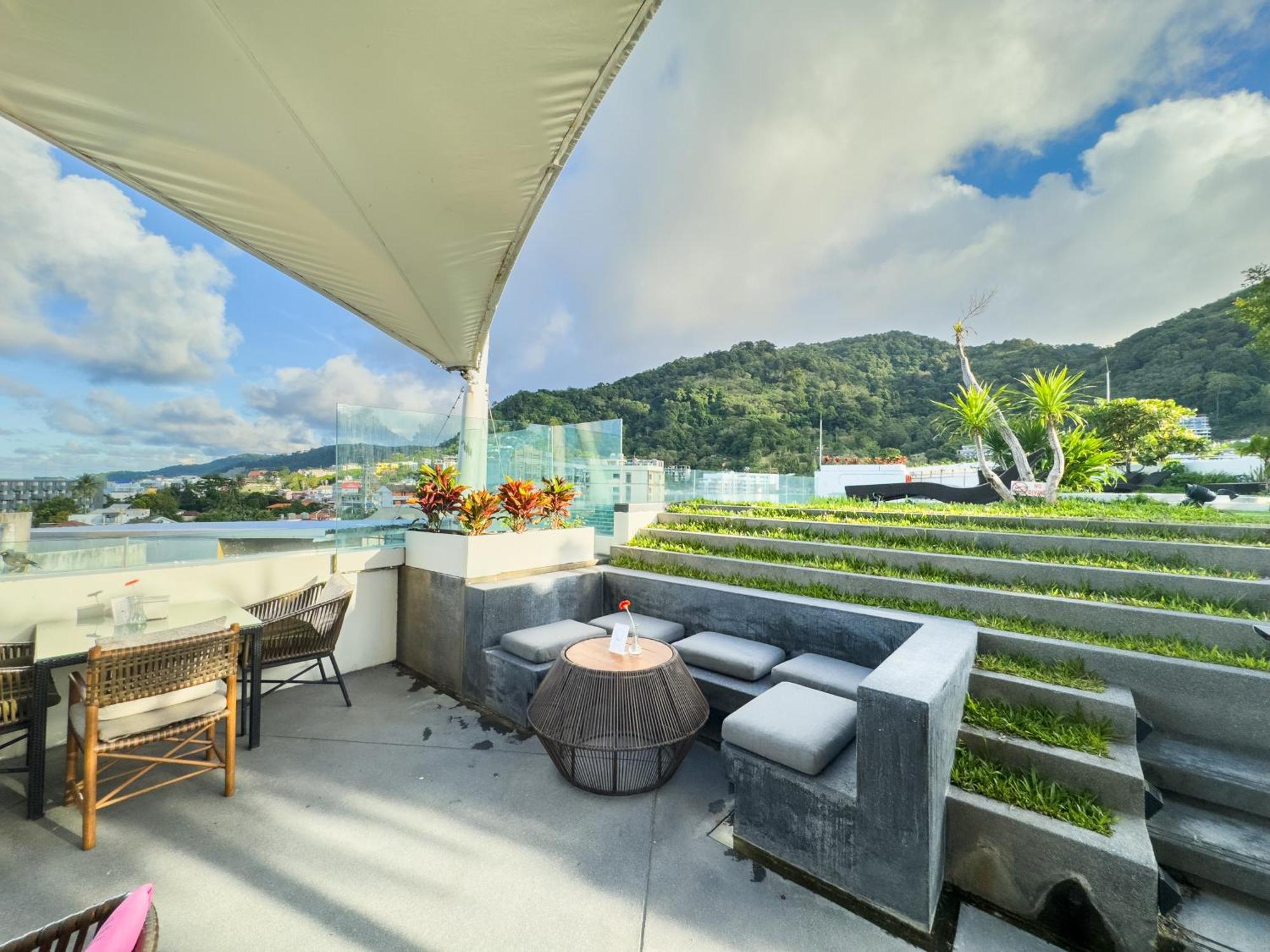 Journeyhub Phuket Patong Hotel Exterior photo